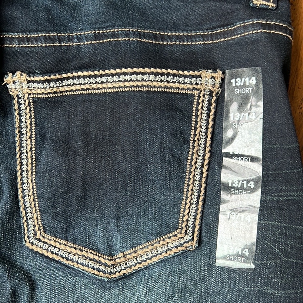 Maurice’s dark wash jeans. Size 13/14